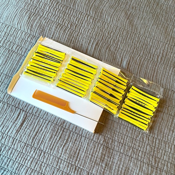 48-Piece Perm Rods / Curlers / Cold Wave
Rods & Steel Pintail/Rat Tail Comb - Picture 3 of 6